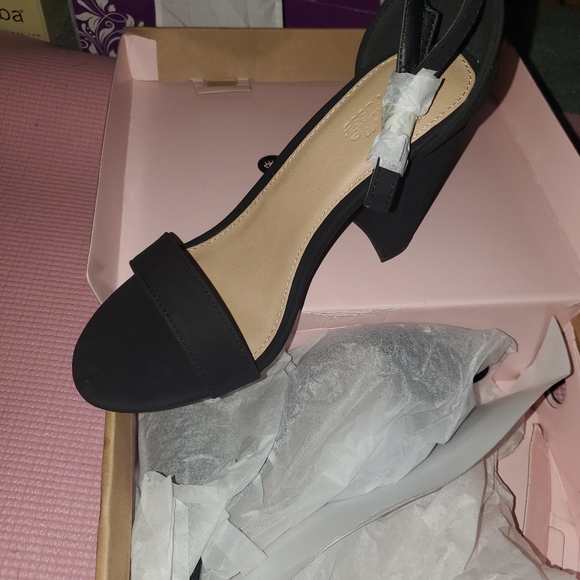 Shoes - Picture 5 of 5